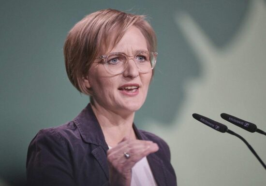 Grünen-Chefin will mehr Frauen in Verteidigungs-Spitzenpositionen