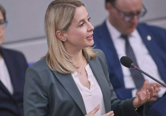 Neue Bauministerin Hubertz outet sich als Airbnb-Fan