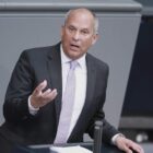 Poseck kritisiert Umgang mit mutmaßlich rechtsextremen Polizisten