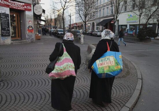 Rund 15.000 geduldete Migranten erhalten Bleibeperspektive