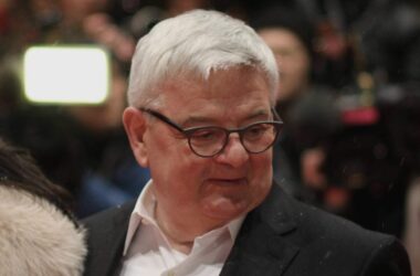 Kanzlerwahl: Fischer zeigt sich besorgt über politische Stabilität