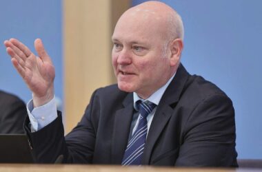 Truger: Mindestlohn notfalls "per Gesetz auf 15 Euro anheben"
