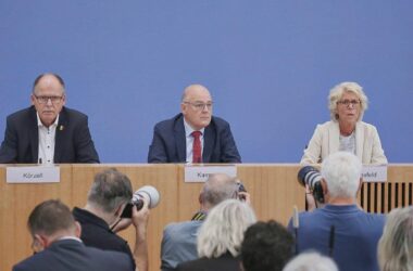 Kommission will Mindestlohn in zwei Schritten auf 14,60 Euro heben