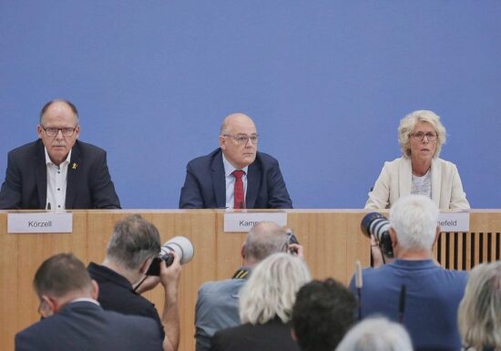 Kommission will Mindestlohn in zwei Schritten auf 14,60 Euro heben