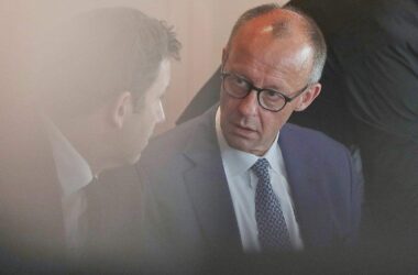 Bericht: Merz und Klingbeil planen Treffen mit KI-Chiphersteller