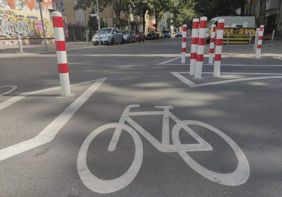 Berliner scheitern mit Eilantrag gegen Straßenpoller & Co