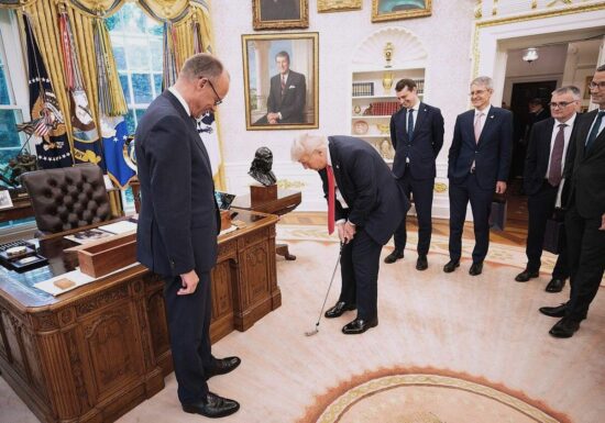 Merz schenkte Trump auch noch einen Golfschläger