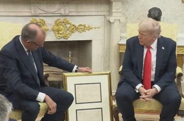 Merz und Trump tauschen im Oval Office Höflichkeiten aus