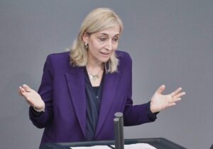 Kassen erzielen hohen Überschuss - Warken sieht keine Entspannung