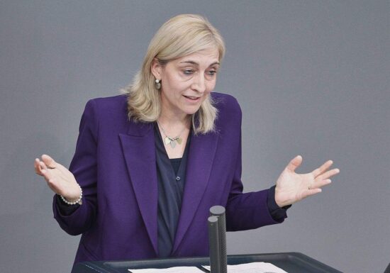 Kassen erzielen hohen Überschuss - Warken sieht keine Entspannung