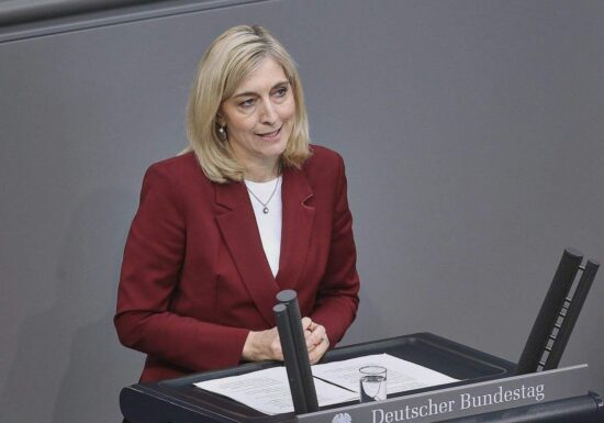 Warken will Haushaltsausschuss über Maskenbericht informieren