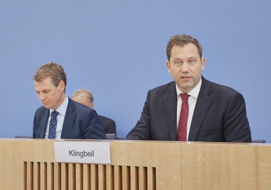 Haushalt: Klingbeil plant Rekordinvestitionen und höhere Schulden