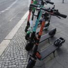 Schnieder will Parken von E-Scootern auf Gehwegen einschränken