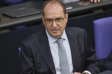 Dobrindt stellt Fünf-Punkte-Plan für "Cyber Dome" auf