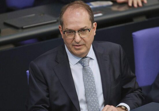 Dobrindt stellt Fünf-Punkte-Plan für "Cyber Dome" auf