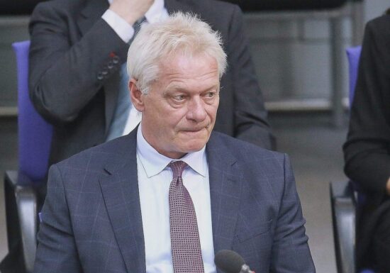 Rainer lässt Ausnahmen vom Mindestlohn weiter prüfen
