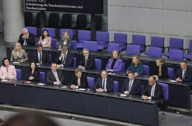 Bericht: Bundesregierung will sich 208 neue Stellen schaffen