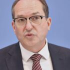 Bayerns Innenminister stärkt Dobrindt den Rücken