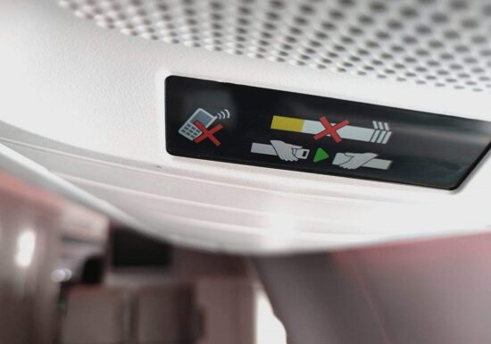 Fast jeder zweite Fluggast ignoriert "Flugmodus" am Smartphone