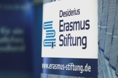 NGOs protestieren gegen Steuergelder für AfD-nahe Stiftung
