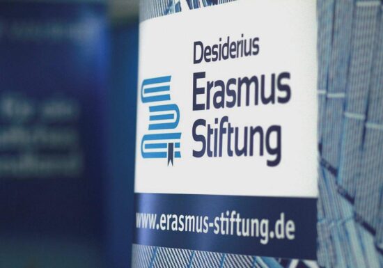 NGOs protestieren gegen Steuergelder für AfD-nahe Stiftung