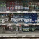 Umfrage: Mehrheit von Deckel an der Flasche genervt