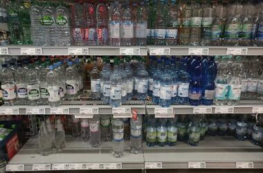 Umfrage: Mehrheit von Deckel an der Flasche genervt