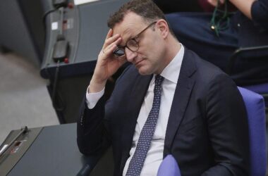 Spahn gerät in Masken-Affäre immer stärker unter Druck