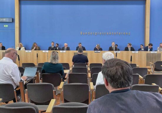 Bundesregierung strebt keine Atomwaffen an