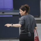 Pullover sorgt für Rauswurf von Linken-Politikerin aus Bundestag
