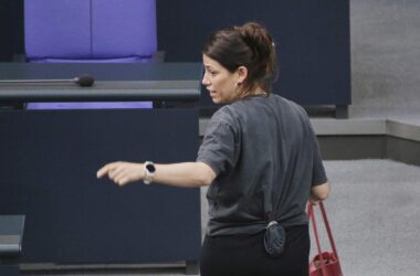 Pullover sorgt für Rauswurf von Linken-Politikerin aus Bundestag