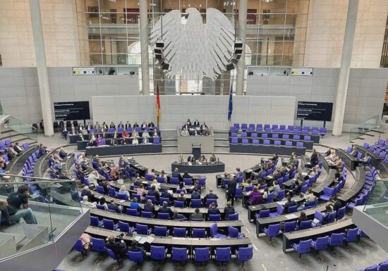 Bundestag beschließt milliardenschweres Investitionssofortprogramm