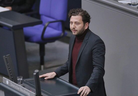Grünen-Chef drängt auf AfD-Verbotsverfahren
