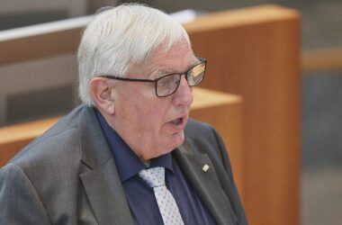Lauman will Aufgaben zwischen Apotheken und Ärzten neu aufteilen