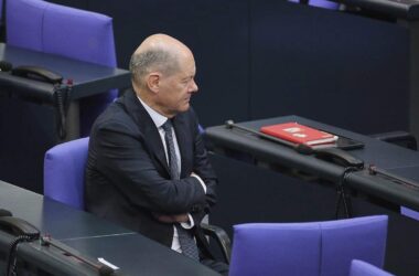 Scharfe Kritik an üppig besetztem Altkanzler-Büro für Scholz