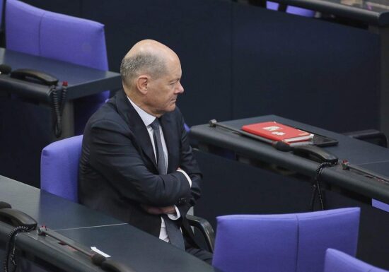 Scharfe Kritik an üppig besetztem Altkanzler-Büro für Scholz