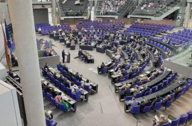 Bundestag beschließt Aussetzung des Familiennachzugs
