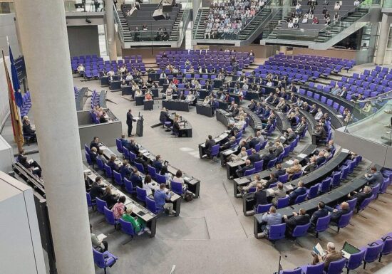 Bundestag beschließt Aussetzung des Familiennachzugs