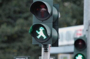 Rufe nach längeren Grünphasen für Fußgänger in Sachsen-Anhalt