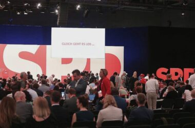SPD setzt Parteitag fort - Debatte über AfD-Verbot im Fokus