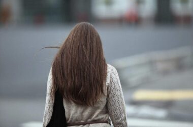 Modedesignerin Prada: Arbeit und Familie zentrale Hürden für Frauen