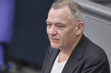 Linke kritisiert Nato-Aufrüstung als "dreiste Lüge"