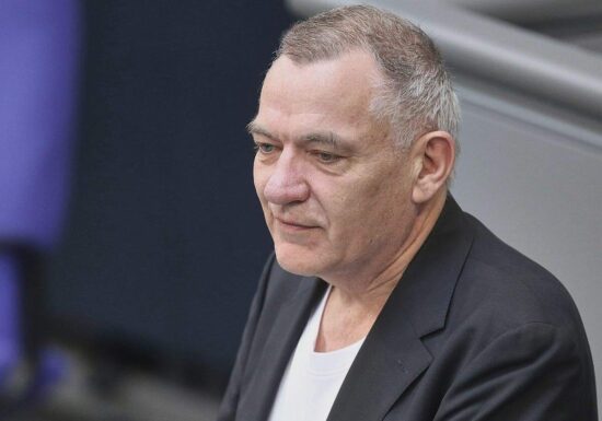 Linke kritisiert Nato-Aufrüstung als "dreiste Lüge"