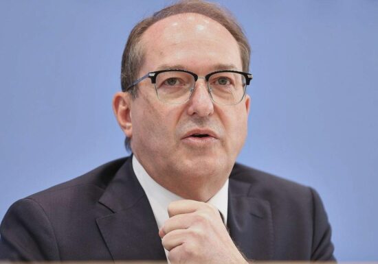 Linke wirft Dobrindt Verharmlosung der Gefahr von Rechts vor