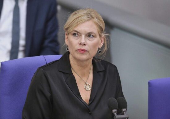 Klöckner warnt Abgeordnete vor zu legerem Kleidungsstil