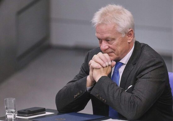 Rainer lässt Mindestlohn-Ausnahmen für Saisonarbeiter prüfen