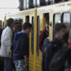Berlins Regierender zweifelt an Finanzierung des Deutschlandtickets