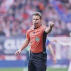 Ex-Schiedsrichter Brych erwartet mehr KI-Einsatz bei Fußballspielen