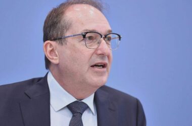 Dobrindt warnt vor wachsender Gewalt junger Extremisten