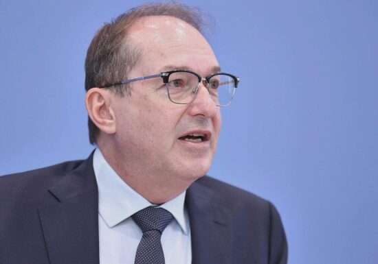 Dobrindt warnt vor wachsender Gewalt junger Extremisten